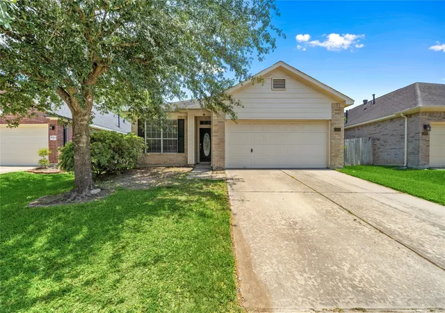 Photo 2 of Single family home for sale at 10010 Deer Trak Ct, Houston, TX 77064 | MLS# 2964415 | Listing updated on 2026-09-02