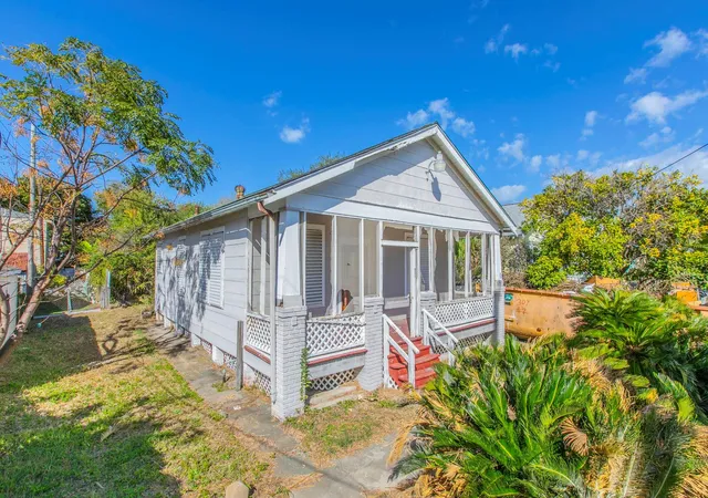 Photo 3 of Sale Pending at 4314 Ave Q 1/2, Galveston, TX 77550 | MLS# 54467989 | Listing updated on 2026-09-05
