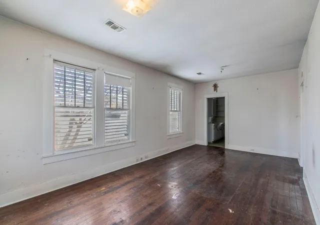 Photo 3 of Sale Pending at 4314 Ave Q 1/2, Galveston, TX 77550 | MLS# 54467989 | Listing updated on 2026-09-05