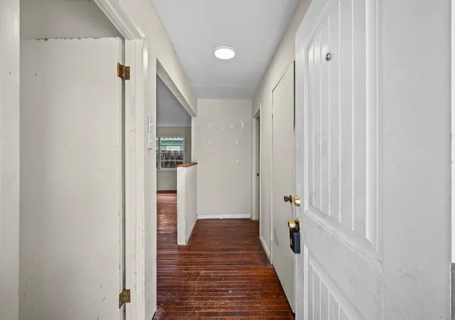 Photo 4 of Sale Pending at 9011 Sandpiper Dr, Houston, TX 77074 | MLS# 25086638 | Listing updated on 2026-09-03