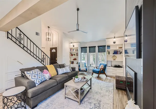 Photo 3 of Sale Pending at 6715 La Sombra Dr, Houston, TX 77083 | MLS# 89624674 | Listing updated on 2026-08-25