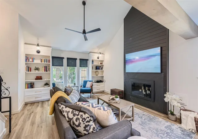 Photo 4 of Sale Pending at 6715 La Sombra Dr, Houston, TX 77083 | MLS# 89624674 | Listing updated on 2026-08-25