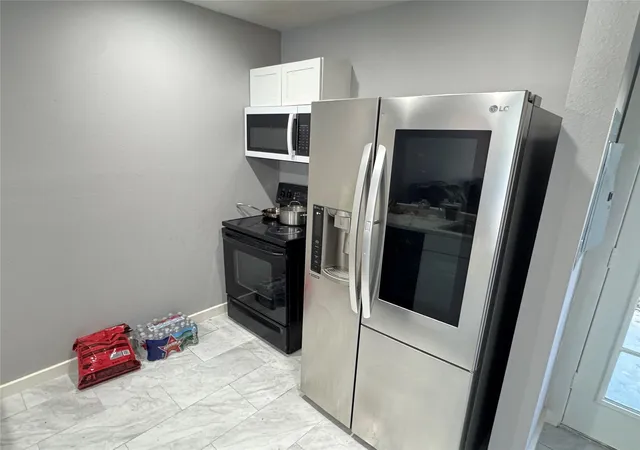 4th image of 3300 Yorktown St #4, Houston, TX 77056 | MLS# 44993475