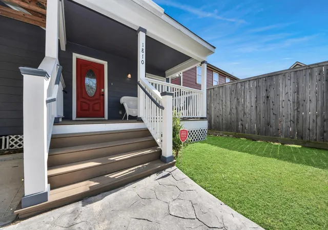 Photo 2 of Single family home for sale at 1810 Johnson St, Houston, TX 77007 | MLS# 60562446 | Listing updated on 2026-05-09