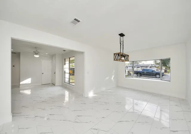 Photo 2 of Single family home for sale at 2926 Knotty Oaks Trl, Houston, TX 77045 | MLS# 58554918 | Listing updated on 2026-09-16