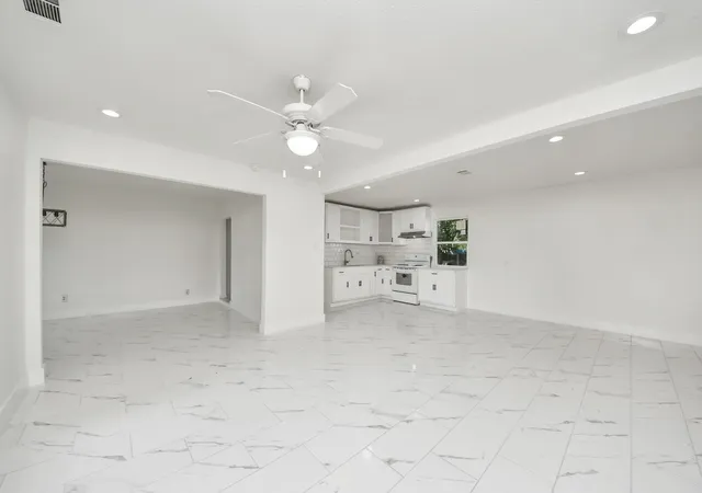 Photo 3 of Single family home for sale at 2926 Knotty Oaks Trl, Houston, TX 77045 | MLS# 58554918 | Listing updated on 2026-09-16