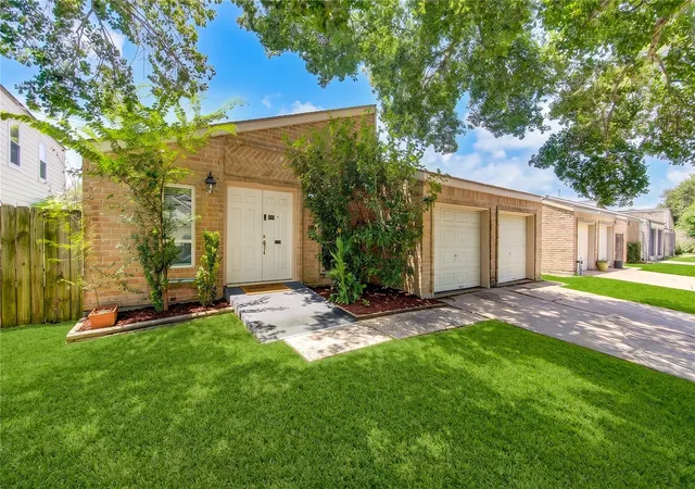 2nd image of 3155 Hazel Park Dr, Houston, TX 77082 | MLS# 68420067