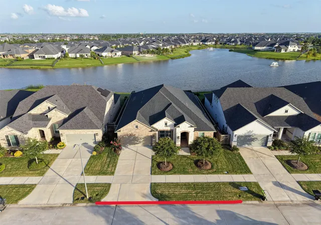 2nd image of 28913 Autumn Shore Dr, Fulshear, TX 77441 | MLS# 39242485