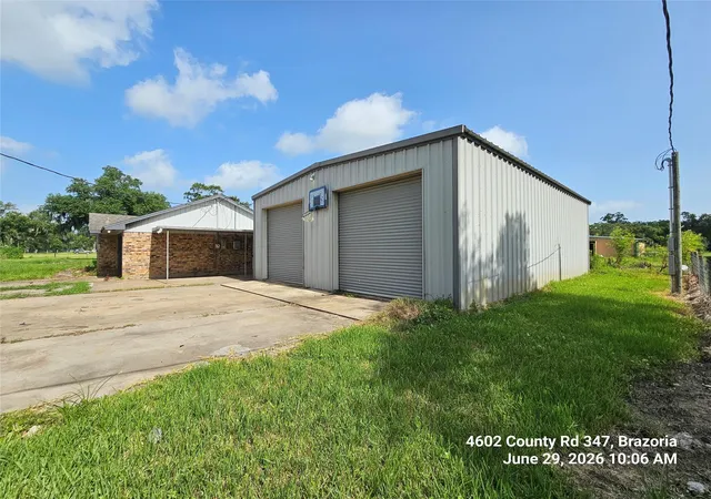 Photo 3 of Sale Pending at 4602 County Rd 347, Brazoria, TX 77422 | MLS# 5154159 | Listing updated on 2026-08-28