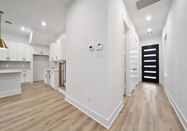 3rd image of 7625 Inwood Grove Ln, Houston, TX 77088 | MLS# 83380493