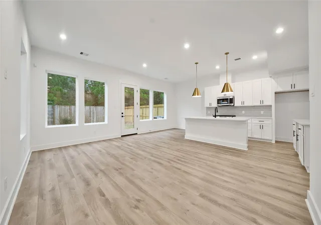5th image of 7625 Inwood Grove Ln, Houston, TX 77088 | MLS# 83380493