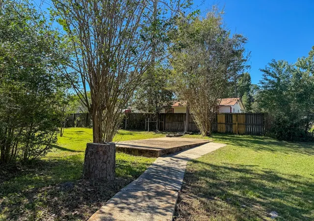 2nd image of 142 W Hickory Cvs, Onalaska, TX 77360 | MLS# 9653286