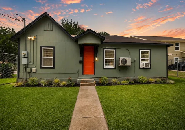 Photo 1 of Sale Pending at 513 Ave I, Conroe, TX 77301 | MLS# 69710151 | Listing updated on 2026-09-13