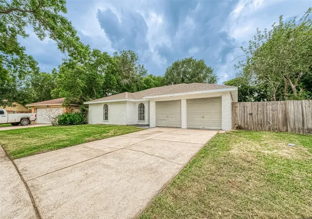 Photo 3 of Single family home for sale at 3814 Maplewood Dr, La Porte, TX 77571 | MLS# 30915875 | Listing updated on 2026-09-15
