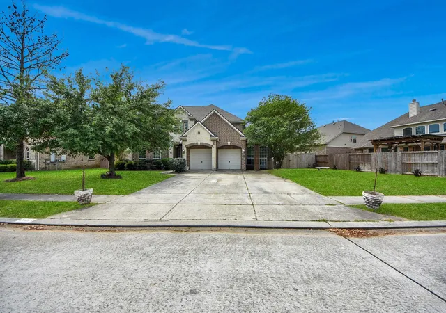 Photo 3 of Single family home for sale at 28115 Kudzu Dr, Spring, TX 77386 | MLS# 33709140 | Listing updated on 2026-06-29