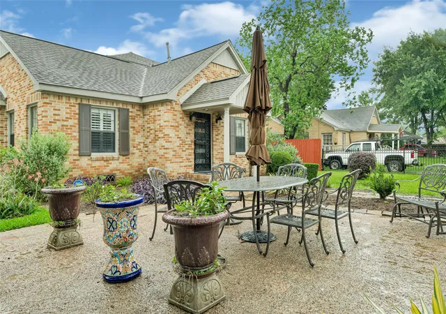 Photo 2 of Single family home for sale at 317 Ave Of Oaks St, Houston, TX 77009 | MLS# 92015584 | Listing updated on 2026-08-22