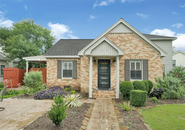 Photo 3 of Single family home for sale at 317 Ave Of Oaks St, Houston, TX 77009 | MLS# 92015584 | Listing updated on 2026-08-22