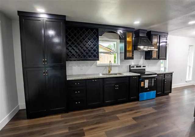 3rd image of 5446 Loch Lomond Dr, Houston, TX 77096 | MLS# 21377363