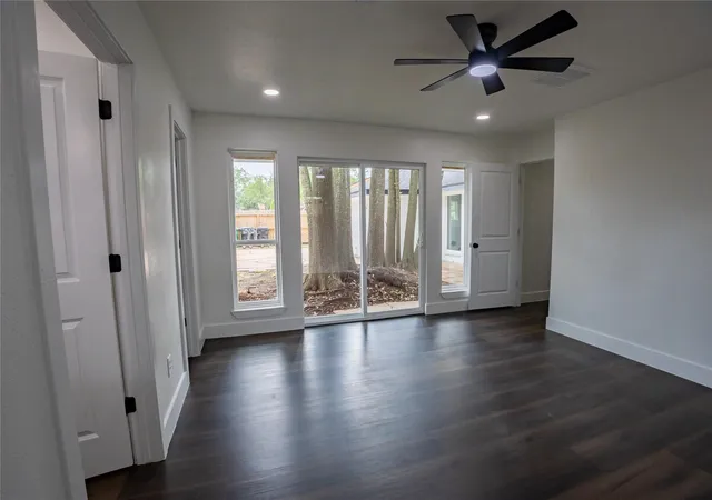 5th image of 5446 Loch Lomond Dr, Houston, TX 77096 | MLS# 21377363