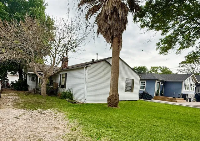 Homes for sale in La Porte, TX | 417 S Kansas St, La Porte, TX 77571 | MLS# 67839009