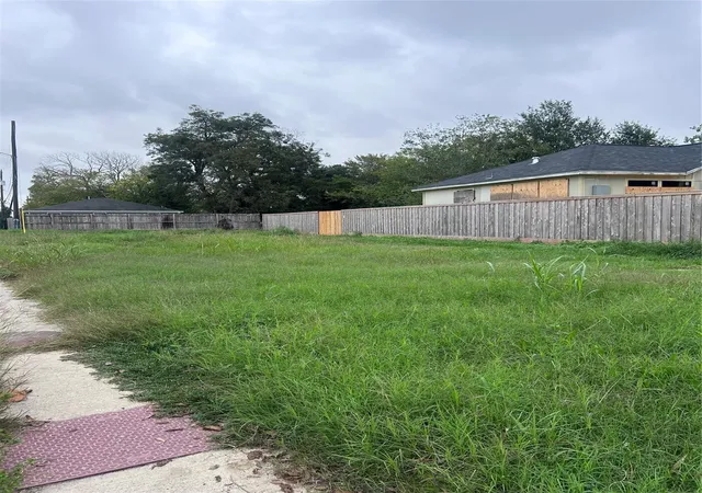 3rd image of 4608 N Loop East E, Houston, TX 77026 | MLS# 45471234
