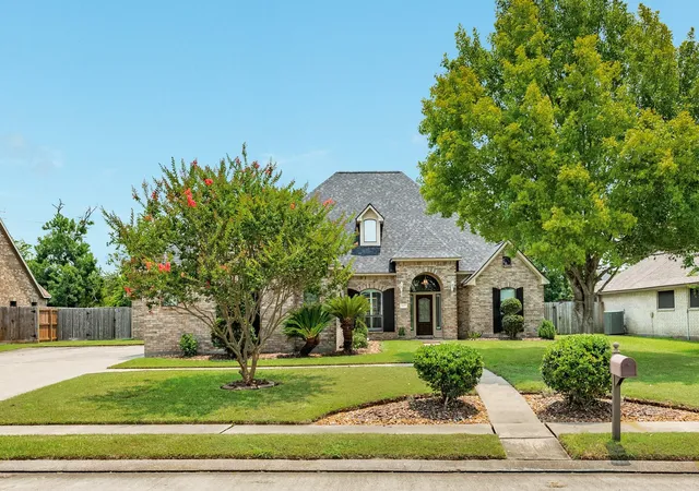 2nd image of 607 Walnut St, Lake Jackson, TX 77566 | MLS# 20037935