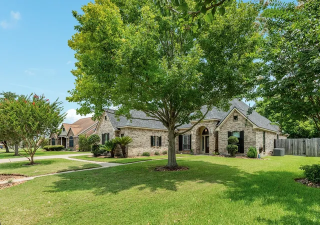 3rd image of 607 Walnut St, Lake Jackson, TX 77566 | MLS# 20037935