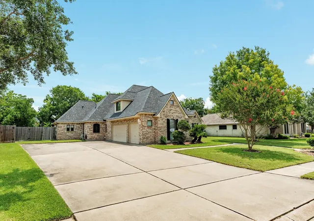 5th image of 607 Walnut St, Lake Jackson, TX 77566 | MLS# 20037935
