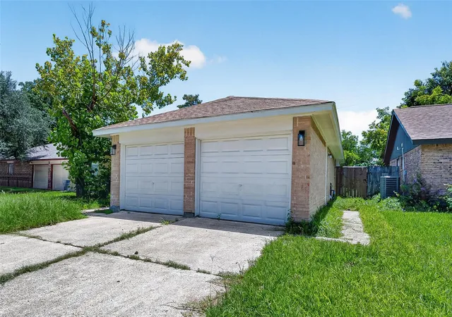 Photo 2 of Single family home for sale at 1446 Castle Glen Dr, Houston, TX 77015 | MLS# 5416154 | Listing updated on 2026-07-28