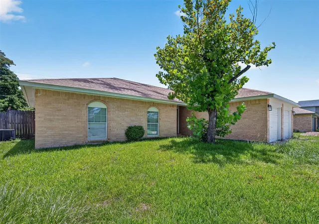 Photo 3 of Single family home for sale at 1446 Castle Glen Dr, Houston, TX 77015 | MLS# 5416154 | Listing updated on 2026-07-28