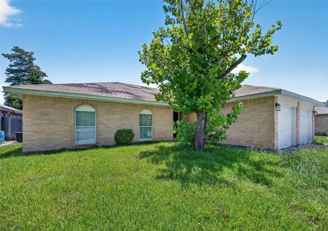 Photo 3 of Single family home for sale at 1446 Castle Glen Dr, Houston, TX 77015 | MLS# 5416154 | Listing updated on 2026-07-28