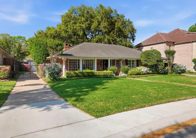 2nd image of 5642 Ella Lee Ln, Houston, TX 77056 | MLS# 60924863