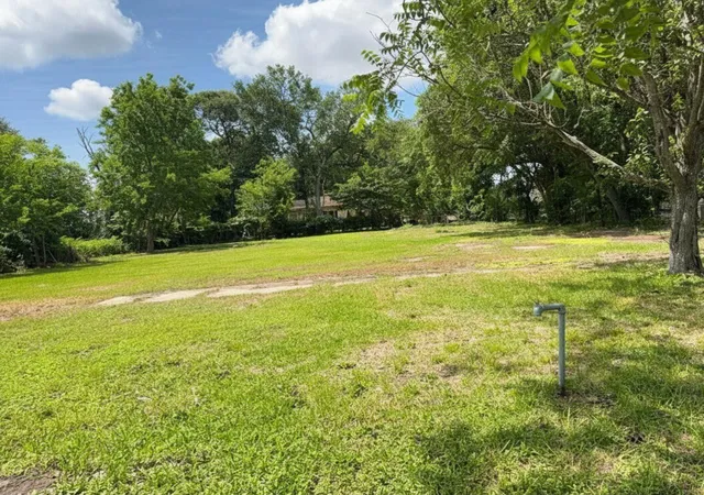 Homes for sale in La Marque, TX | 1819 Neuman St, La Marque, TX 77568 | MLS# 18171574