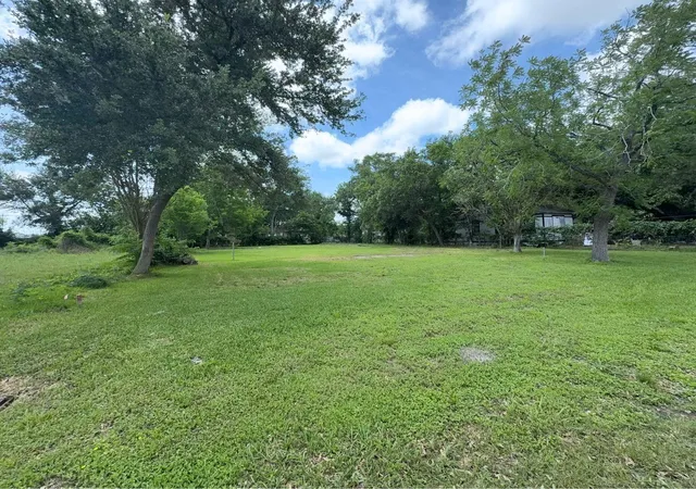 Homes for sale in La Marque, TX | 1819 Neuman St, La Marque, TX 77568 | MLS# 18171574