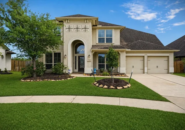 Photo 1 of Sale Pending at 1813 Emerald Tr Ln, Pearland, TX 77584 | MLS# 85754195 | Listing updated on 2026-09-14