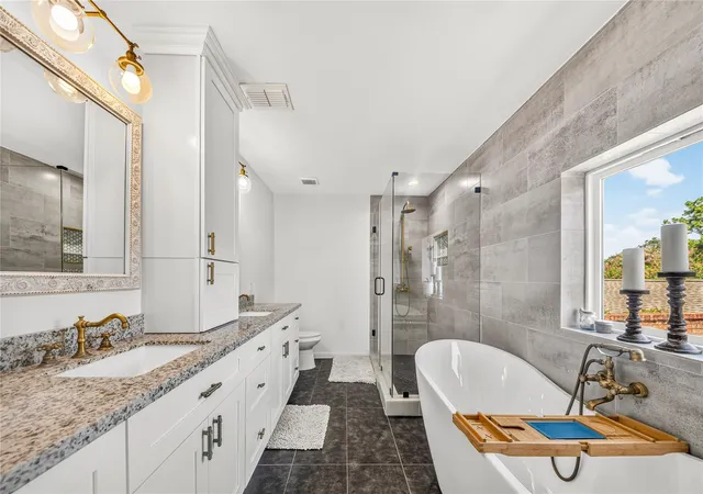 Photo 4 of Townhouse for sale at 444 E Fair Harbor Ln, Houston, TX 77079 | MLS# 48384918 | Listing updated on 2026-09-22