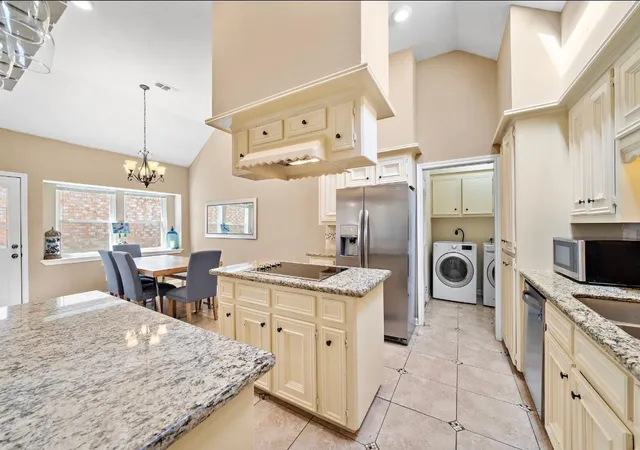 Photo 4 of Single family home for sale at 6729 Tournament Dr, Houston, TX 77069 | MLS# 39958043 | Listing updated on 2026-09-09
