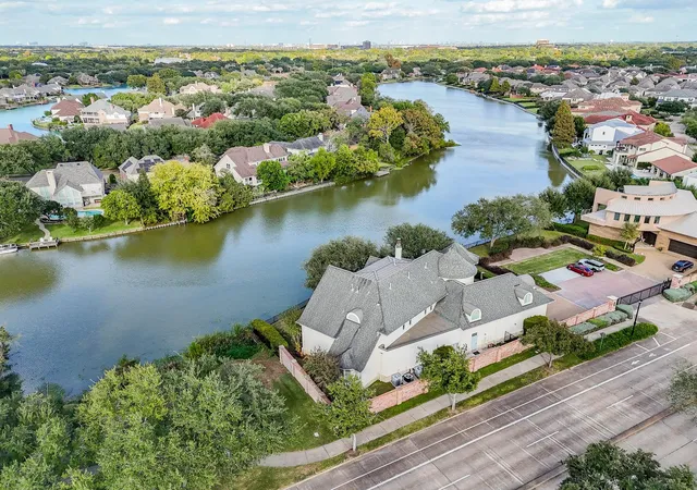 2nd image of 15710 Creek Bend Dr, Sugar Land, TX 77478 | MLS# 8411252