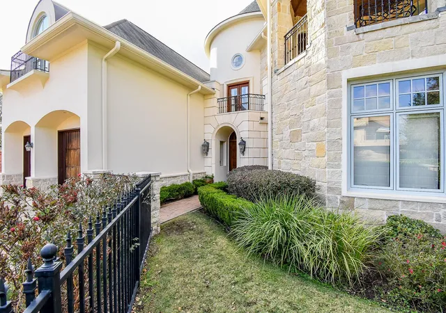 5th image of 15710 Creek Bend Dr, Sugar Land, TX 77478 | MLS# 8411252