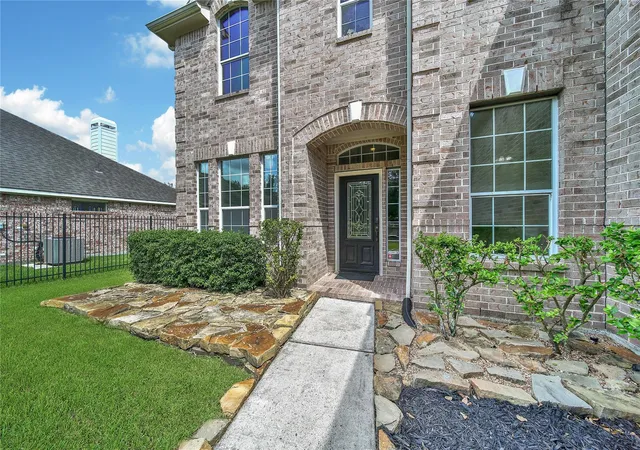 2nd image of 6 Loxanhachee Pl, Spring, TX 77389 | MLS# 65813727