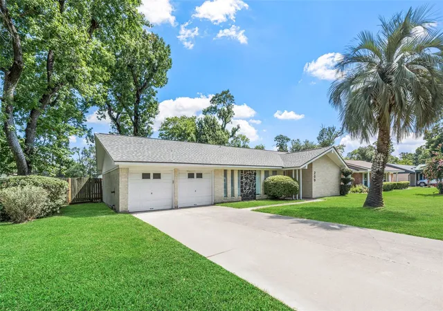 Photo 2 of Sale Pending at 209 Pine Oak Dr, Highlands, TX 77562 | MLS# 87465187 | Listing updated on 2026-09-20