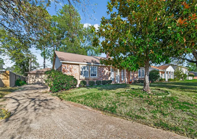 Photo 2 of Single family home for sale at 6038 Greenmont Dr, Houston, TX 77092 | MLS# 23733760 | Listing updated on 2026-07-19