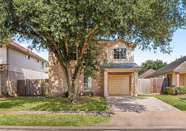 Photo 3 of Sale Pending at 19714 Shores Edge Dr, Tomball, TX 77375 | MLS# 97811804 | Listing updated on 2026-10-03