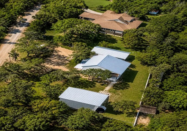 Photo 3 of Single family home for sale at 1216 Cliffview Dr, Spicewood, TX 78669 | MLS# 44121539 | Listing updated on 2026-05-28