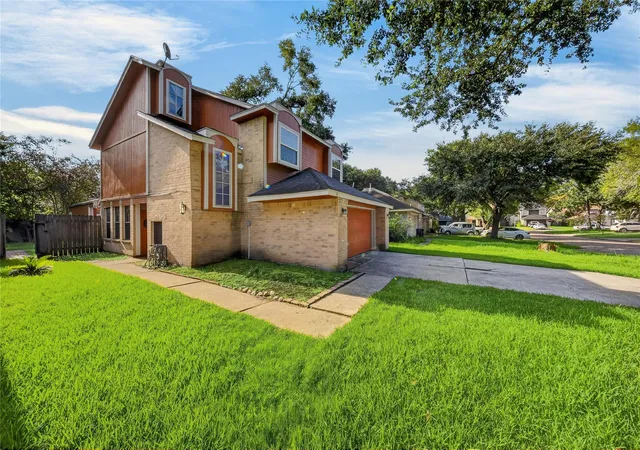Photo 2 of Single family home for sale at 16618 Quiet Trl Dr, Humble, TX 77396 | MLS# 11425458 | Listing updated on 2026-08-01