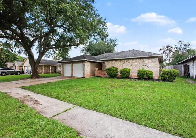 Photo 2 of Single family home for sale at 4806 Marywood Dr, Spring, TX 77388 | MLS# 45126230 | Listing updated on 2026-08-21