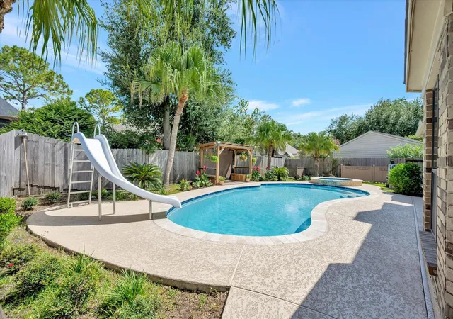 Photo 3 of Single family home for sale at 830 Island Meadow Ct, Houston, TX 77062 | MLS# 48540029 | Listing updated on 2026-09-05