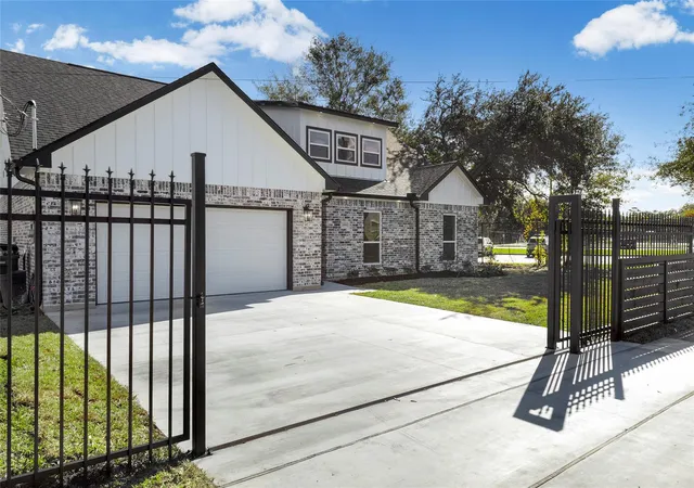Homes for sale in Beaumont, TX | 2950 Gulf St, Beaumont, TX 77703 | MLS# 78993107