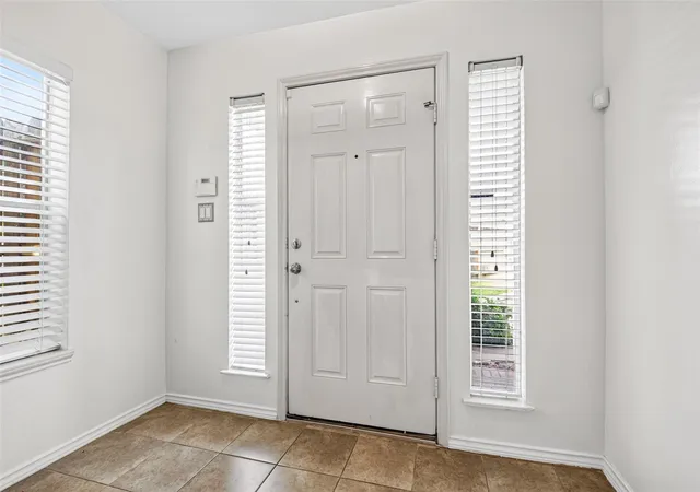 Photo 4 of Townhouse for sale at 2735 Woodridge Manor Dr, Houston, TX 77087 | MLS# 28394846 | Listing updated on 2026-09-18