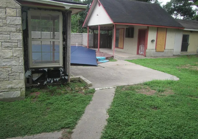 Photo 3 of Sale Pending at 5934 Deerwood Dr, Conroe, TX 77306 | MLS# 2312210 | Listing updated on 2026-08-24